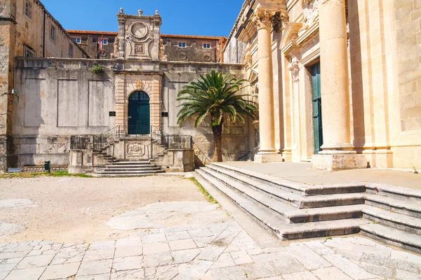 Visa på gamla, gamla stan i Dubrovnik. Kroatien. — Stockfoto