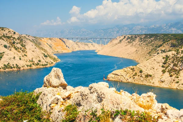 Prachtig uitzicht vanaf de Maslenica Bridge, Kroatië — Stockfoto