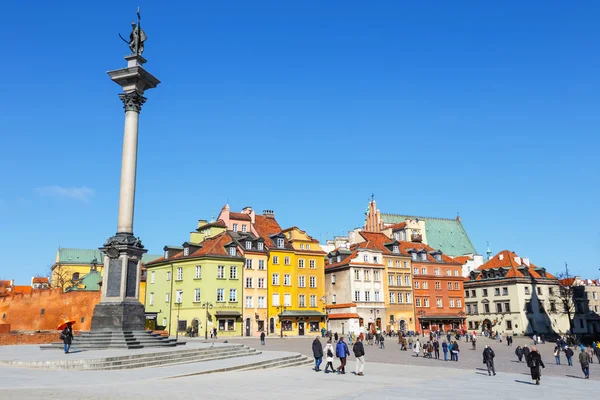 Warszawa, Polen, 13 mars 2016: vy av Castle Square med Sigismund kolumn i gamla stan i Warszawa, Poland — Stockfoto