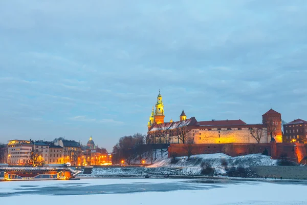 Wawel Slot om aftenen i Krakow, Polen - Stock-foto