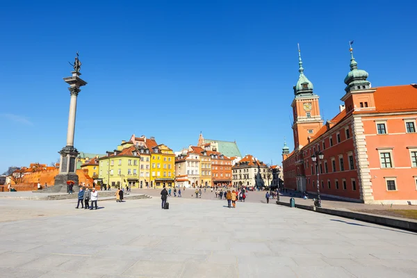 Warszawa, Polen, 13 mars 2016: vy av Castle Square med Sigismund kolumn i gamla stan i Warszawa, Poland — Stockfoto