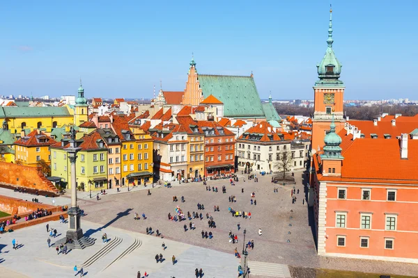 WARSAW, POLONIA, 13 marzo 2016: Veduta della Piazza del Castello con colonna Sigismondo nel centro storico di Varsavia, Polonia — Foto Stock