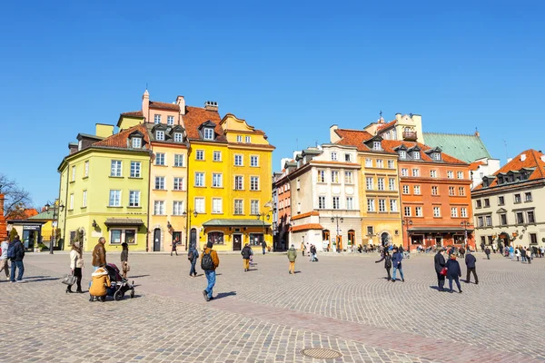 WARSAW, POLAND, 13 march 2016: Old town square in Warsaw in a sunny day. Warsaw is the capital of Poland — Stock Photo, Image