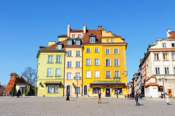 Varşova, Polonya, 13 Mart 2016: eski kasaba meydanında Varşova güneşli bir gün. Polonya'nın başkenti Varşova'da — Stok fotoğraf