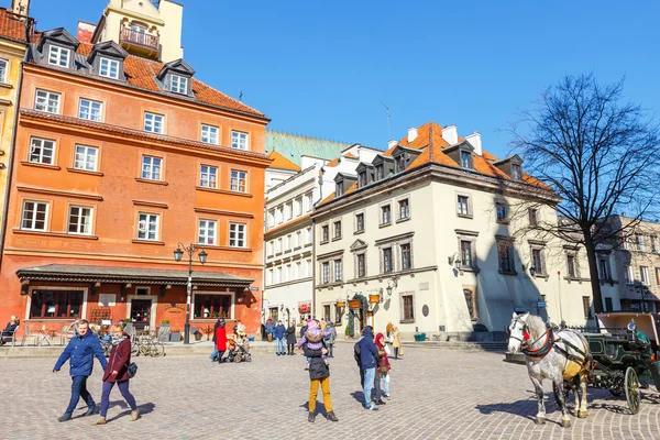 WARSAW, POLAND, 13 march 2016: Old town square in Warsaw in a sunny day. Warsaw is the capital of Poland — Stock Photo, Image