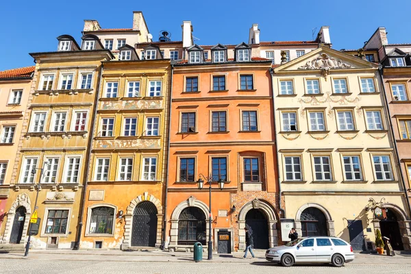 Warszawa, Polen, 13 mars 2016: gamla torget i Warszawa i en solig dag. Warszawa är huvudstad i Polen — Stockfoto