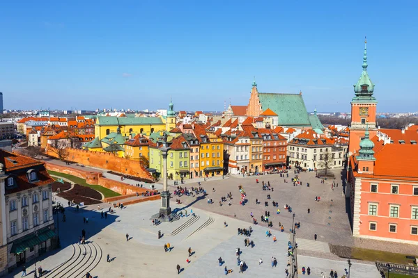 WARSAW, POLONIA, 13 marzo 2016: Veduta della Piazza del Castello con colonna Sigismondo nel centro storico di Varsavia, Polonia — Foto Stock