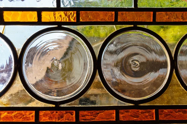 Circural ブロックと色とりどりのステンド グラスの窓 — ストック写真