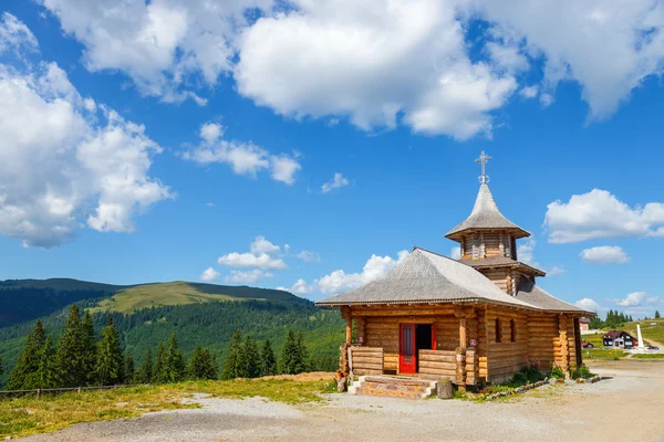 Pravoslavná církev v Manastirea Prislop, Maramures země, Rumunsko — Stock fotografie