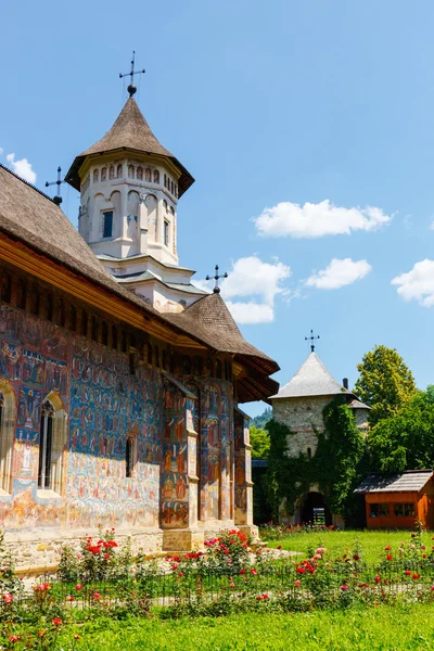 Moldovita klostret är ett rumänska ortodoxa kloster som ligger i kommunen i Vatra Moldovitei, Suceava län, Moldavien, Rumänien — Stockfoto
