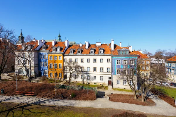 在华沙的古镇广场在晴朗的一天 — 图库照片