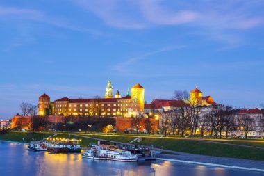 Akşam Wawel Kalesi, Krakow, Polonya