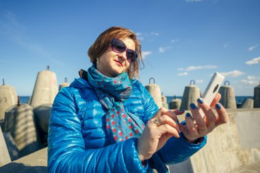 akıllı kadın alarak kendi portresi