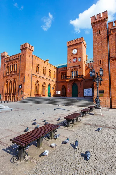 Kolobrzeg, Poland - April 08, 2016: City center of Kolobrzeg with neo gothic building of City Hall, West Pomerania, Poland — Stock Photo, Image