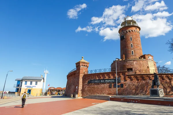 Kolobrzeg, Polonya - 07 Nisan 2016: Liman ve deniz feneri Kolobrzeg, Batı Pomeranya, Polonya — Stok fotoğraf