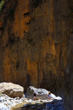 Samiriye Gorge, Grece - 26 Mayıs 2016: Turist Merkezi Girit, Yunanistan Samiriye Gorge zammı. Milli Parkı Unesco biyosfer rezervi 1981 yılından bu yana olduğunu.