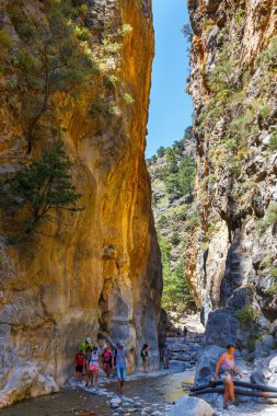 Samiriye Gorge, Grece - 26 Mayıs 2016: Turist Merkezi Girit, Yunanistan Samiriye Gorge zammı. Milli Parkı Unesco biyosfer rezervi 1981 yılından bu yana olduğunu.