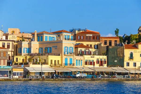 Chania, Crete - 25 Maj, 2016: Morning view of the old port of Chania on Crete, Greece. Chania is the second largest city of Crete. — Stock Photo, Image