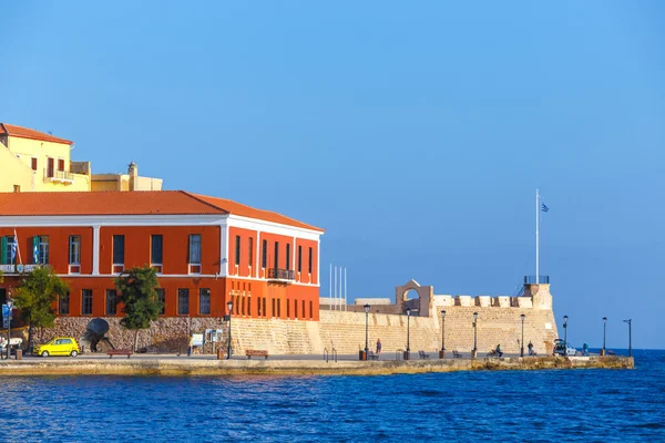 Chania, Kréta - 25 máj, 2016: Ranní pohled ze starého přístavu Chania na Krétě, Řecko. Chania je druhé největší město Kréty. — Stock fotografie