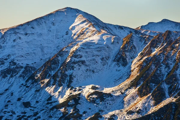 Jesienne górskiego krajobrazu, czerwone szczyty, Tatry góry — Zdjęcie stockowe