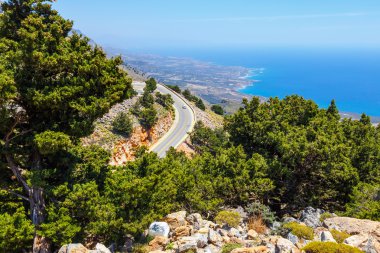 Crete, Yunanistan için Chora Sfakion şehir yakınlarındaki curvy yolu