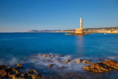 Eski liman ve deniz feneri Hanya, Girit, Yunanistan görünümünü. Uzun pozlama