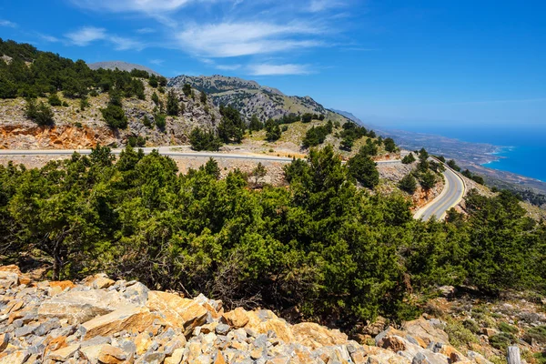 Route sinueuse près de la ville de Chora Sfakion en Crète, Grèce — Photo
