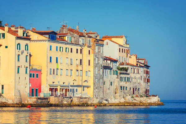 Vista sul centro storico di Rovigno, Istria, Croazia. Look vintage — Foto Stock
