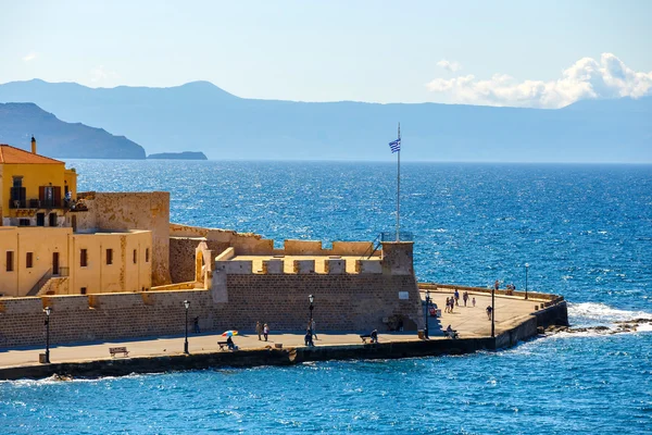 Chania, Kreta - 25 Maj, 2016: Luchtfoto van de oude haven van Chania, Griekenland. Chania is de tweede grootste stad van Kreta — Stockfoto