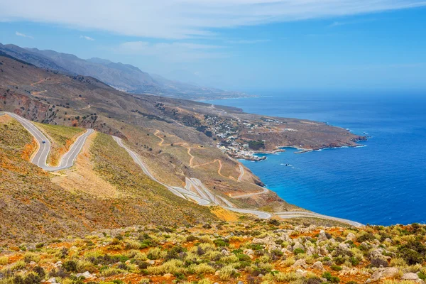 Curvy road near Chora Sfakion town on Crete, Grécia — Fotografia de Stock