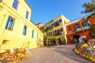 Hanya Girit - 25 Maj, 2016: Sabah görünümü Chania, Yunanistan eski liman. Hanya Girit ikinci büyük kentidir