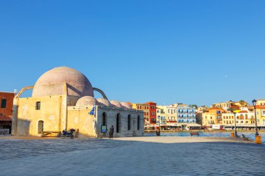 Hanya Girit - 25 Maj, 2016: Sabah görünümü Chania, Yunanistan eski liman. Hanya Girit ikinci büyük kentidir