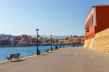 Hanya Girit - 25 Maj, 2016: Sabah görünümü Chania, Yunanistan eski liman. Hanya Girit ikinci büyük kentidir