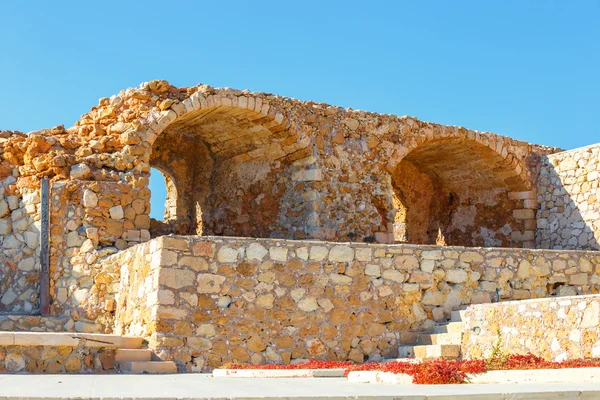 Uitzicht op de oude haven en de vuurtoren in Chania, Crete, Greece — Stockfoto