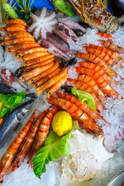 Deniz ürünleri Restoran Crete, Yunanistan için buzdolabında taze deniz ürünleri
