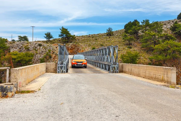 Pont en treillis célèbre au-dessus des gorges d'Aradena, île de Crète, Grèce — Photo