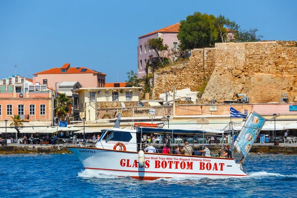 Chania, Creta - 23 Maj, 2016: Vista del antiguo puerto de Chania en Creta, Grecia. Chania es la segunda ciudad más grande de Creta . —  Fotos de Stock