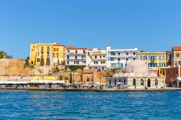 Chania, Creta - 23 Maj, 2016: Veduta del vecchio porto di Chania a Creta, Grecia. Chania è la seconda città più grande di Creta . — Foto Stock