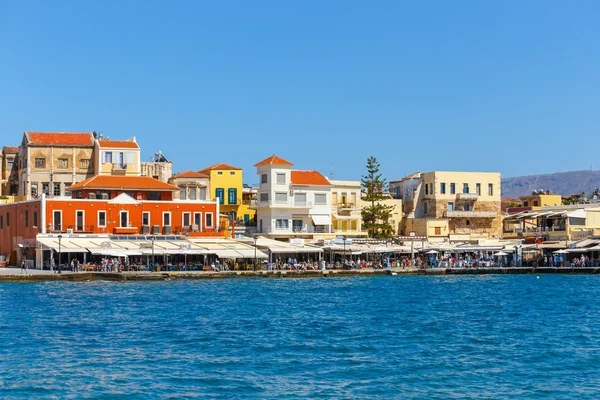 Chania, Crete - 23 Maj, 2016: Vy över den gamla hamnen i Chania på Kreta, Grekland. Chania är den näst största staden på Kreta. — Stockfoto