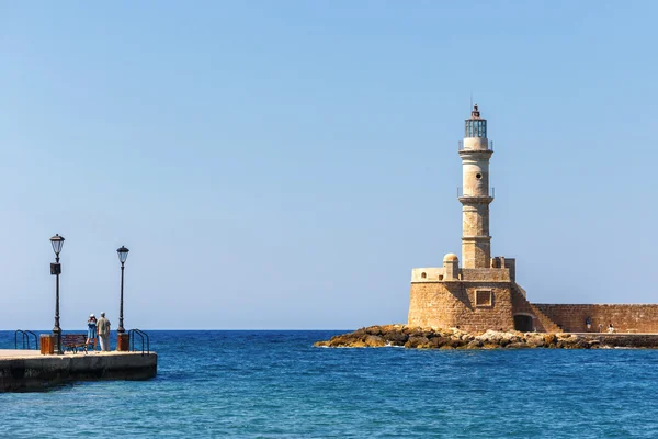 Chania, Creta - 23 Maj, 2016: Vista del antiguo puerto de Chania en Creta, Grecia. Chania es la segunda ciudad más grande de Creta . —  Fotos de Stock