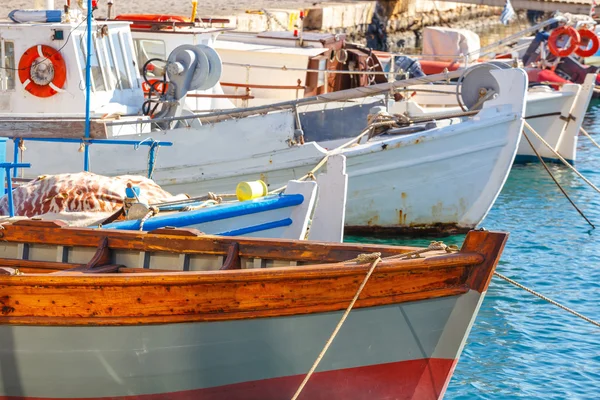 Barcos de pesca en el puerto deportivo —  Fotos de Stock