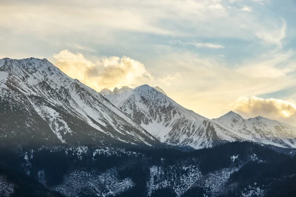 Puesta de sol sobre las montañas Tatra, Polonia —  Fotos de Stock