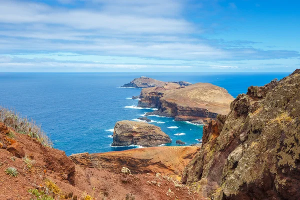 Falésias na Ponta de São Lourenco, Madeira, Portugal — Fotografia de Stock