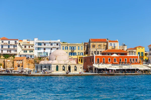 Chania, Creta - 23 Maj, 2016: Veduta del vecchio porto di Chania a Creta, Grecia. Chania è la seconda città più grande di Creta . — Foto Stock