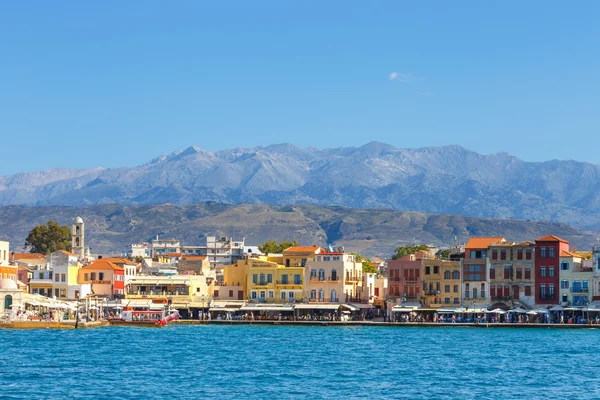 Chania, Crete - 23 Maj, 2016: Vy över den gamla hamnen i Chania på Kreta, Grekland. Chania är den näst största staden på Kreta. — Stockfoto