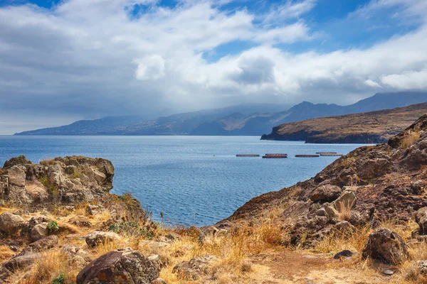 Klipporna vid Ponta de Sao Lourenco, Madeira, Portugal — Stockfoto