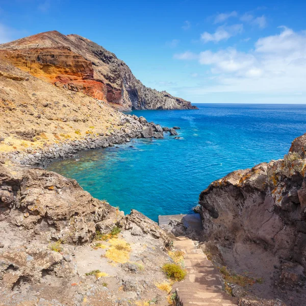 Falésias na Ponta de São Lourenco. Cabo é o ponto mais oriental da ilha da Madeira — Fotografia de Stock