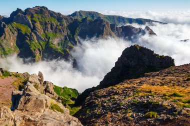 Pico Ruivo ve Pico Areeiro, güzel dağ manzarası, Madeira, Portekiz Merkezi yapmak