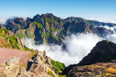 Pico Ruivo ve Pico Areeiro, güzel dağ manzarası, Madeira, Portekiz Merkezi yapmak