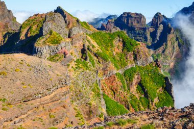Pico Ruivo ve Pico Areeiro, güzel dağ manzarası, Madeira, Portekiz Merkezi yapmak